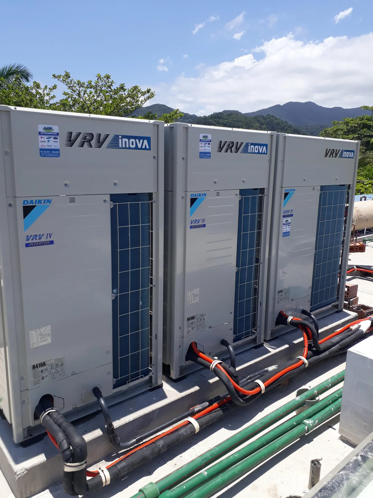 Unidades externas Daikin VRV instaladas em área técnica